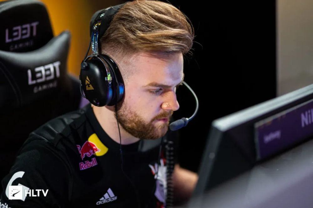 赢得春季赛的冠军 也来到了幸福的樱花结局 春天来得早，但有如温暖阳光般的粉丝应援 Gen.G的春天， 每一天都是阳光明媚的春日