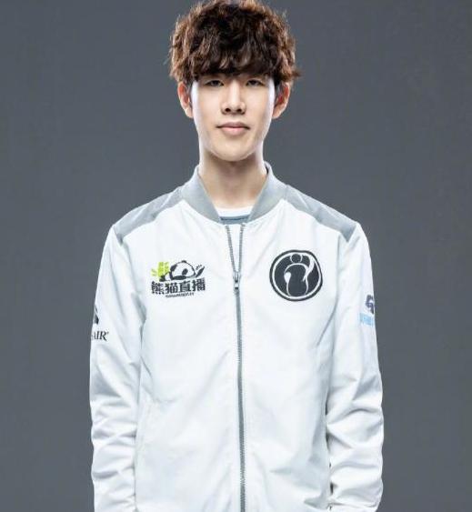 自信的表现来自 Weibo Gaming 以及在 LPL 2025年第二分裂中，任何人的传奇意外获胜