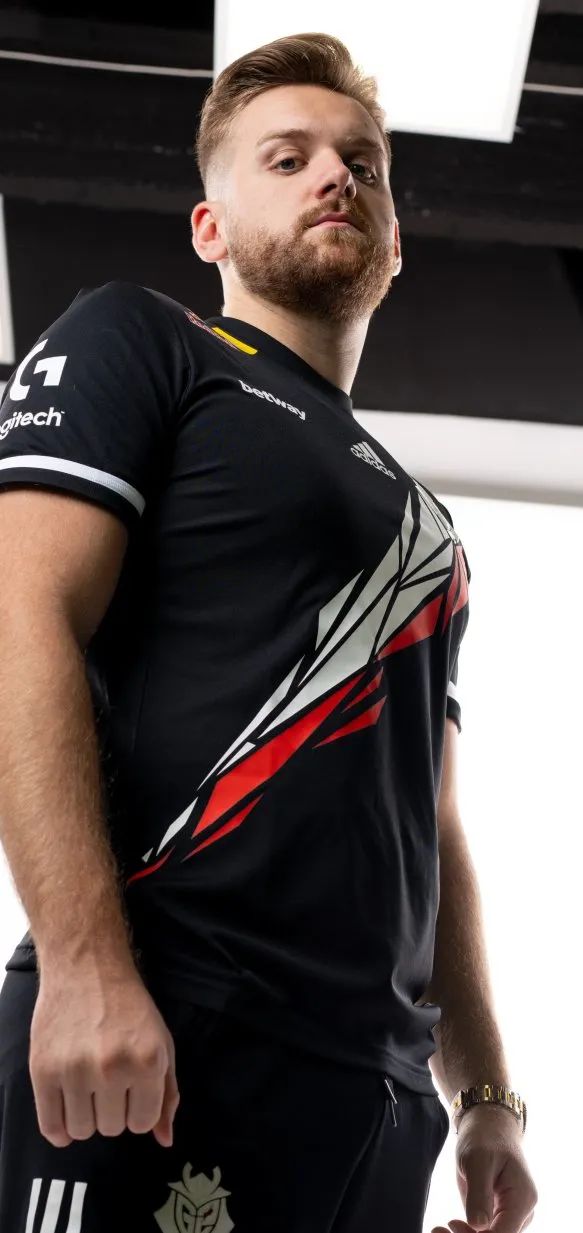 MacT认为NIP将三比二击败WBG，PYL认为WBG将三比一击败NIP